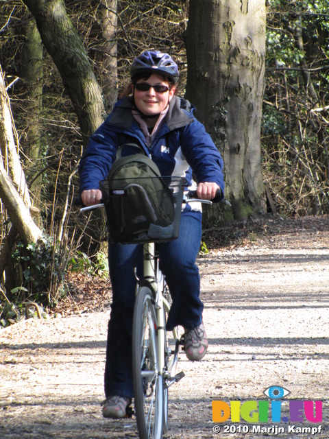 SX12786 Jenni riding her new bike